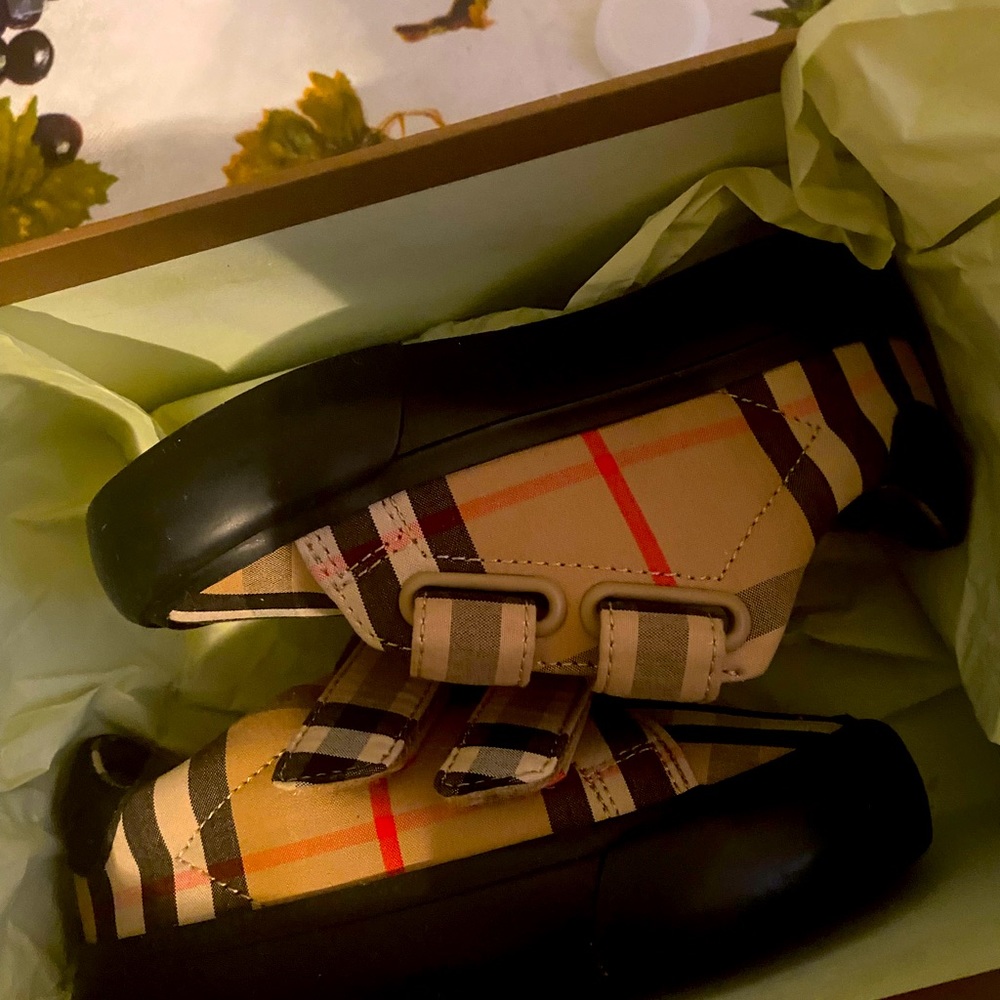 Burberry Shoes (Toddler)Size 6.5 23EU